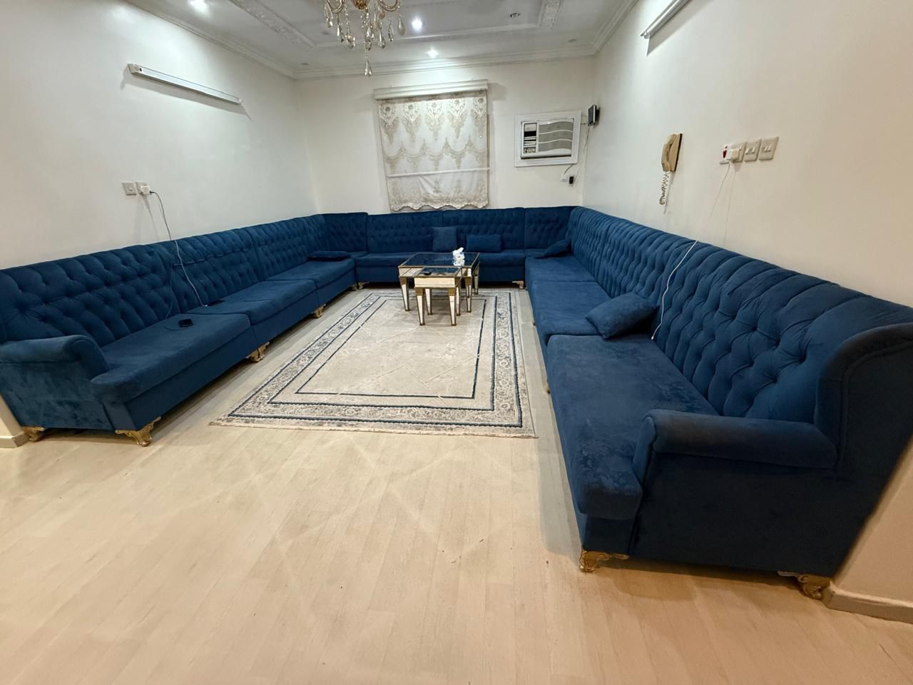 دينا تشيل الاثاث القديم بالرياض